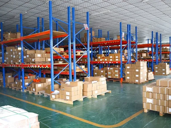 مستودع المنتجات الجاهزة