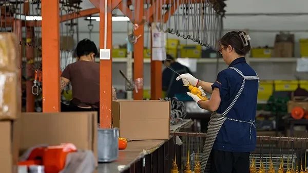 ورشة الطلاء بالرش