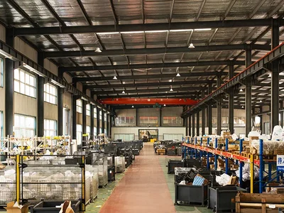 أدوات الرفع والتثبيت شبه الجاهزة ومستودعاتها